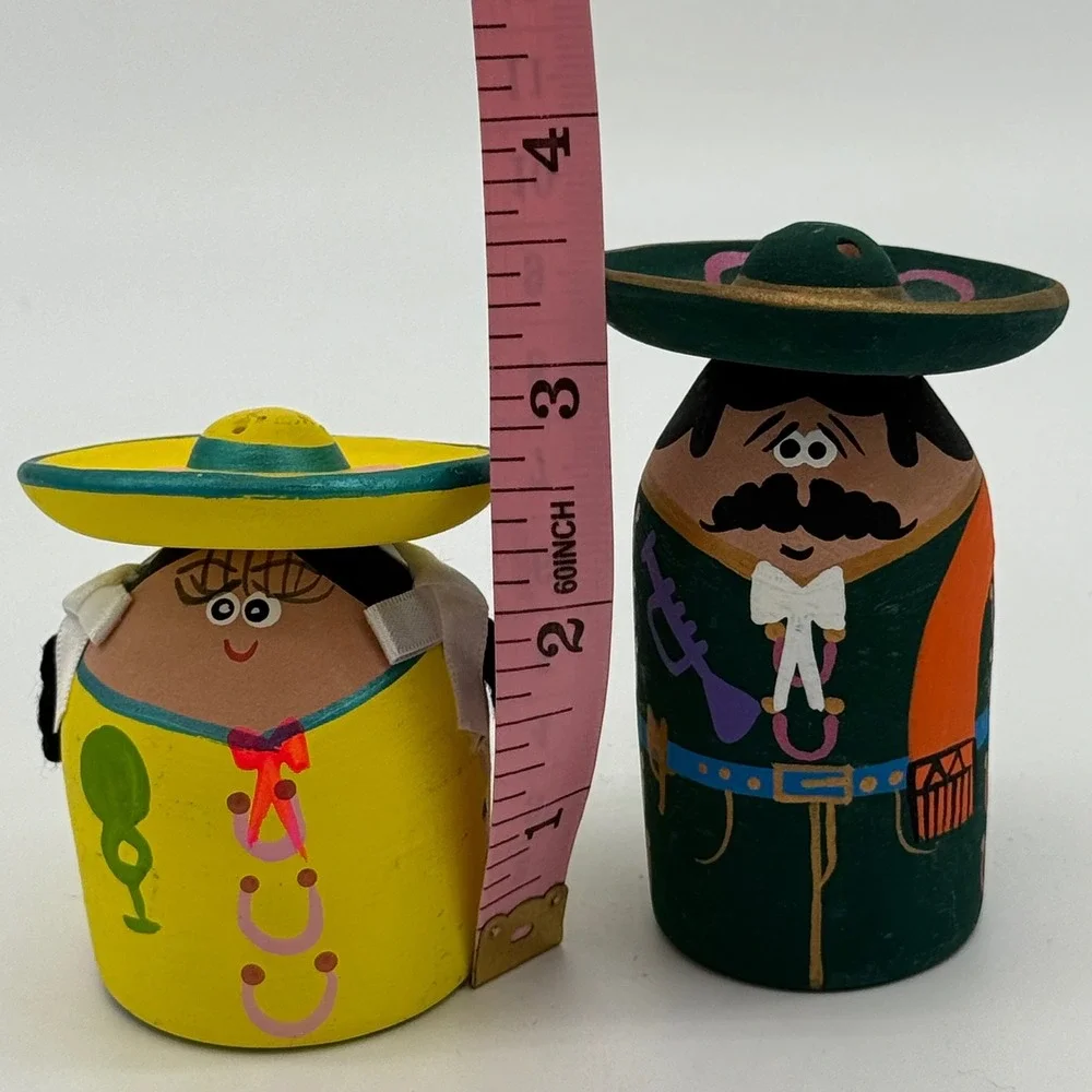 Vintage Hand Painted Mexican Folk Art Clay Mariachi Couple Salt Pepper Shakers